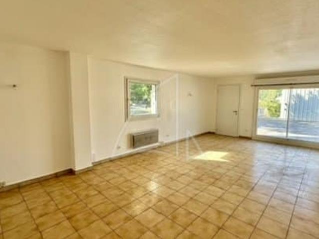 LOCATION VIDE À L’ANNÉE – MONTPELLIER – SUBLIME APPARTEMENT DE TYPE 5 AU COEUR DU CENTRE VILLE