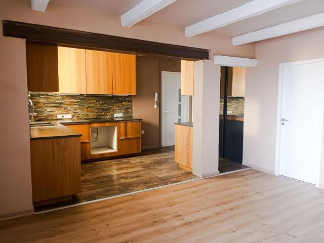 LOCATION VIDE A L'ANNEE Appartement Hyeres 3 pièces 60m2+véranda+parking privé