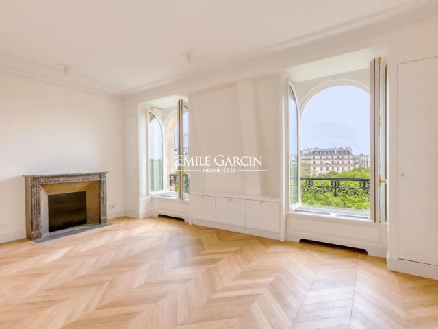 Location vide Paris 75008 4 pièces 2 chambres Avenue Montaigne