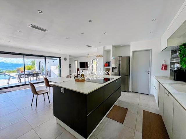Location Villa 5 pièces 168 m2 Puyloubier