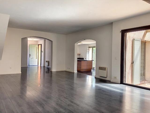 Location Villa 5 pièces 209.37 m2 Mougins