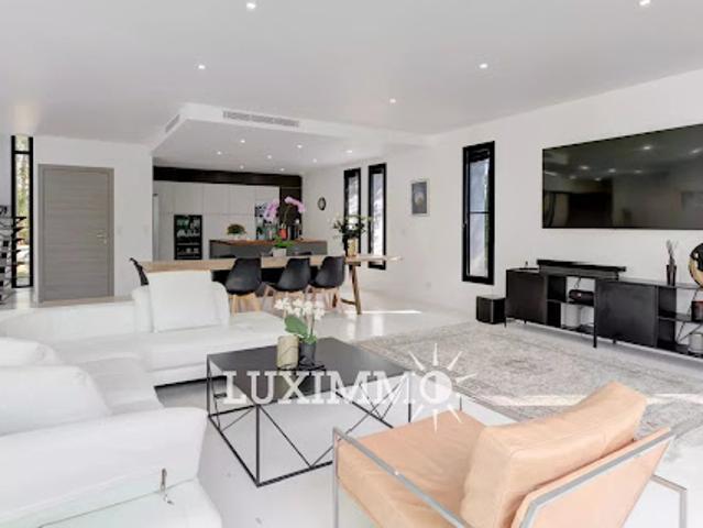 Location Villa 6 pièces 190 m2 Mougins