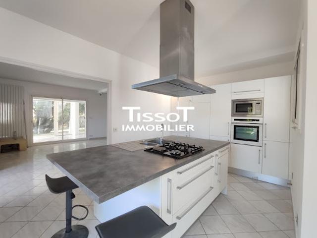 Location Villa 6 pièces 243 m2 Nimes