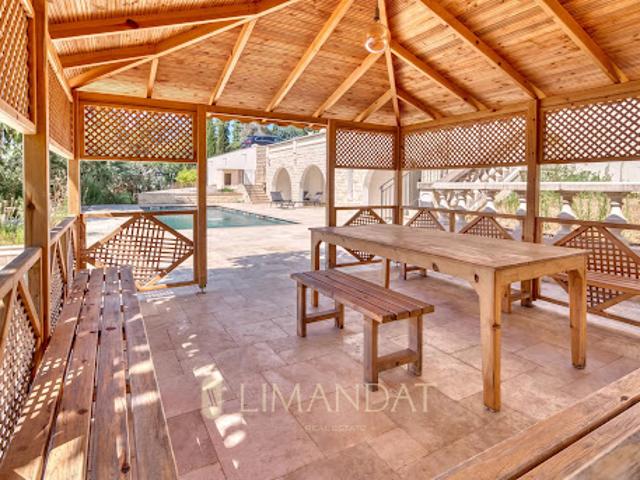 Location Villa 7 pièces 240 m2 Vallauris