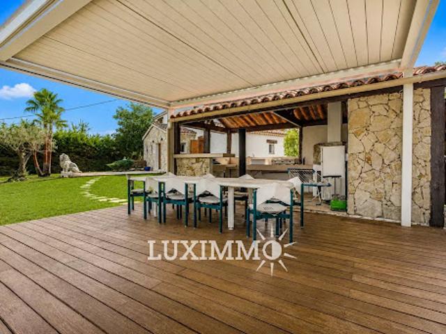 Location Villa 7 pièces 250 m2 Mouans Sartoux