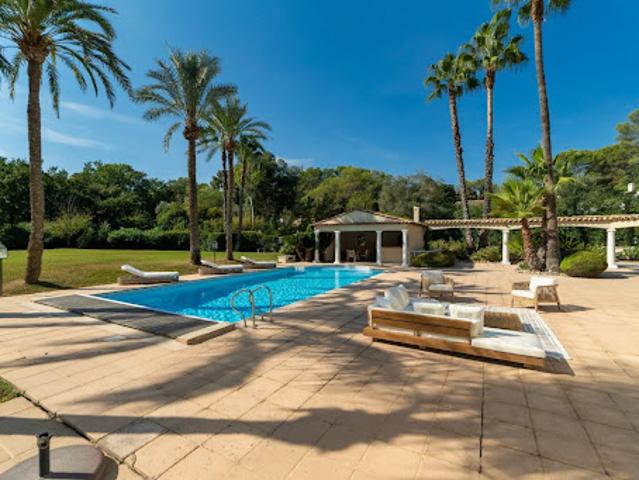 Location Villa 7 pièces 270 m2 Mougins