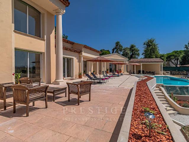 Location Villa 7 pièces 365 m2 Châteauneuf Grasse