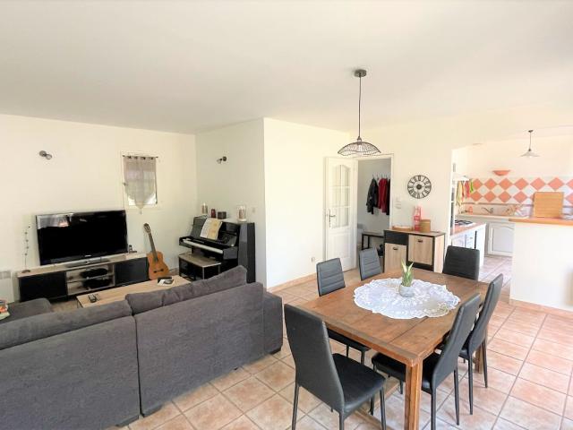 Location Villa 97 M2 sur 1250 m2 terrain AIX EN PROVENCE