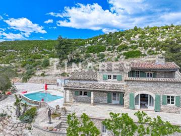 Location Villa 9 pièces 300 m2 Aix en Provence