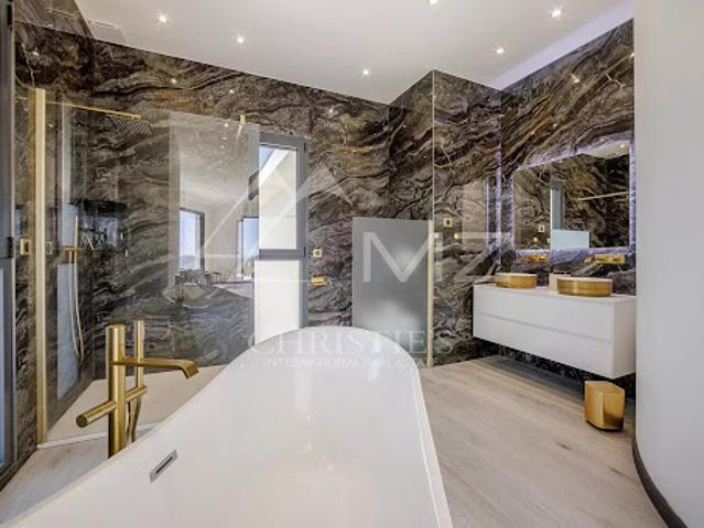 Location Villa 9 pièces 300 m2 Nice