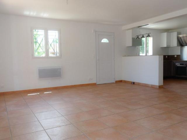 Location Villa T4 en R+1 de 96 m² avec jardin clos, terrasse et garage fermé