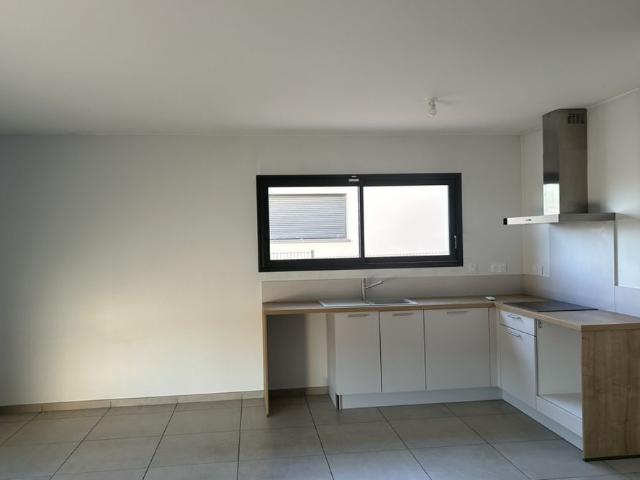 Location: Villa F4, plain pied, terrase, jardin, 2 parkings