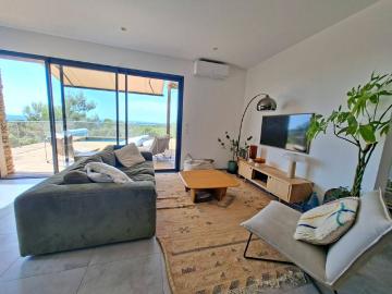 Location Villa meublée T6 de 145 m² avec deux grandes terrasses panoramiques, piscine chauffée NIMES