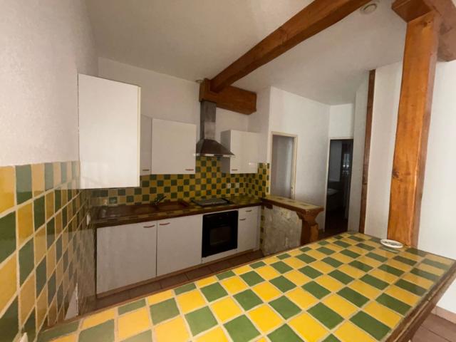 LOCATION A L'ANNEE APPARTEMENT T2 COURSAN 11110