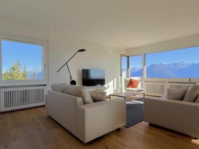 Location à l'année d'un duplex de luxe à Crans Montana – Dernier étage, vue montagnes & pistes de ski