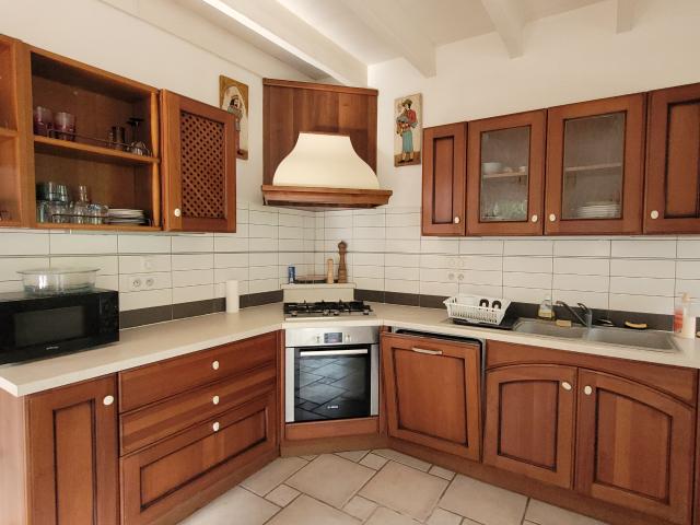 LOCATION a l'ANNEE Maison de Maitre, meublée, proche centre avec terrain