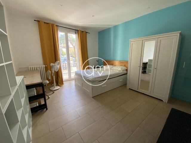Location À louer – Chambre en colocation avec salle d’eau privative et balcon – Toulon | AMV Immobilier
