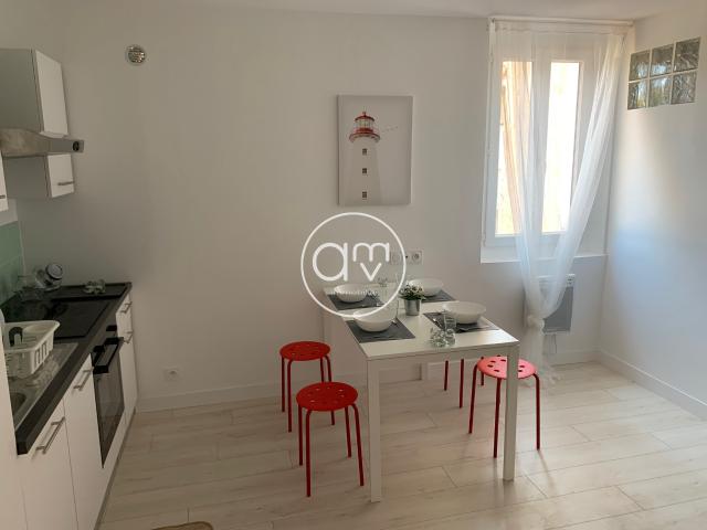 Location À louer – Charmant T2 meublé – 1er et dernier étage / Saint Roch | AMV Immobilier