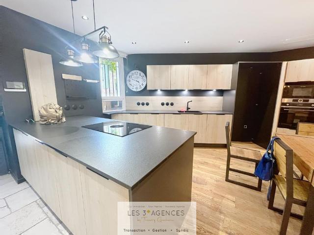 Location A LOUER T5 MAISON DE VILLAGE MEUBLE TERRASSE | Les 3 Agences