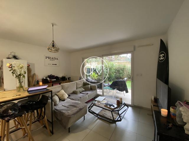 Location À LOUER – T2 EN REZ DE JARDIN – RÉSIDENCE LE KALLISTE – SANARY SUR MER | AMV Immobilier
