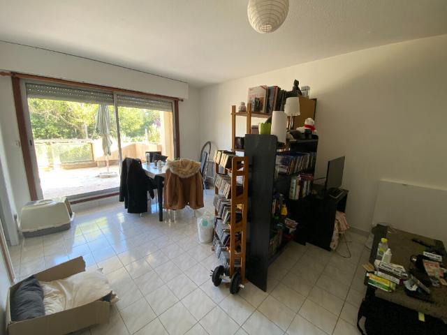Location Aix Est proche lycée Cezanne LC Gestion vous propose dans une résidence standing un appartement de type 1 avec grande terrasse plein sud et parking privé