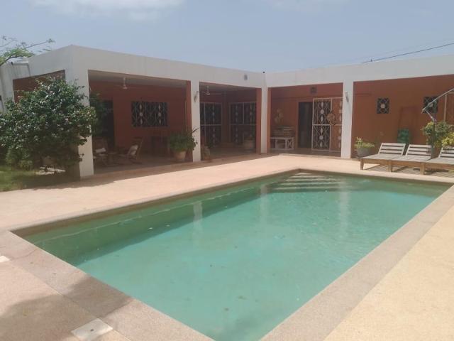 LOCATION ANNUELLE BELLE VILLA DE 4 CHAMBRES PROCHE DU ROND POINT DE NGAPAROU A 200 M A PIEDS DE L'ECOLE EBA