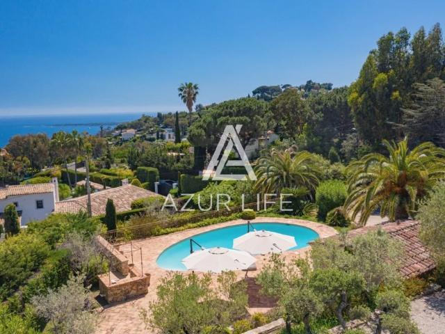 Location annuelle résidence secondaire: villa vue mer à Vallauris, jardin et piscine