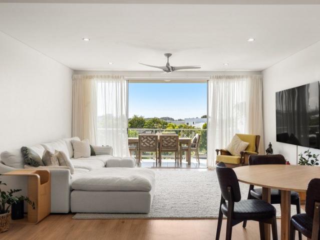 Location and Lifestyle Kawana Island Luxurious Apartment