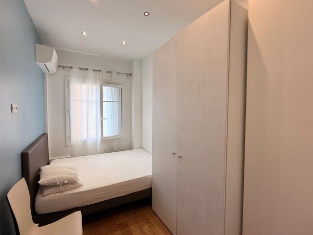 Location appartement, 43.46 m² T 1 à Nice, 1 180 €