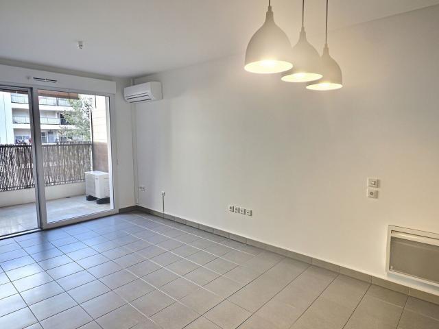 Location appartement, 43.97 m² T 2 à Marseille 10, 890 €