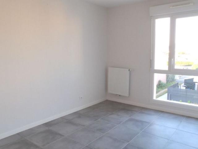 Location appartement, 43.96 m² T 2 à Bruges, 764 €