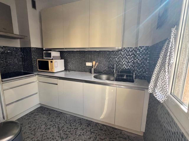 Location appartement, 41.44 m² T 1 à Nice, 910 €