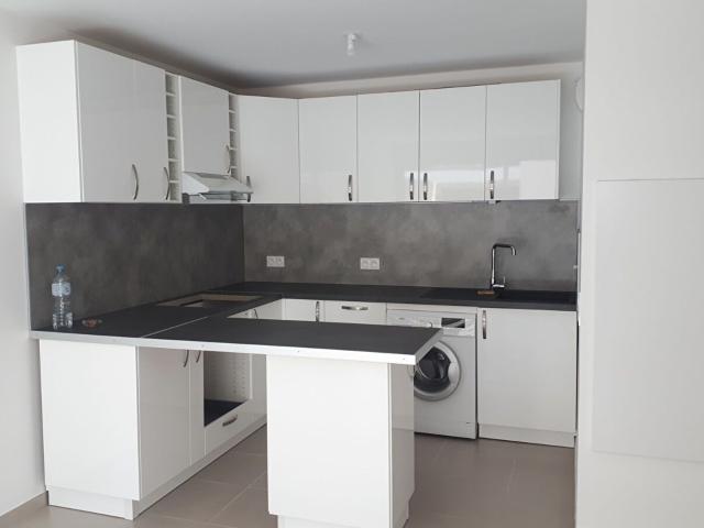 Location appartement, 41.56 m² T 2 à Fréjus, 743 €