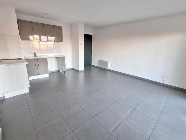 Location appartement, 41.02 m² T 2 à Noisy le Grand, 895 €