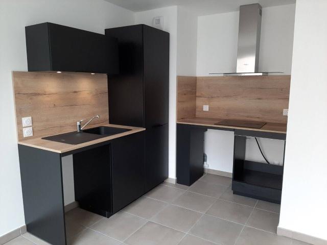 Location Appartement 41 m² à Lyon 9e Arrondissement 691 ¤ CC /mo