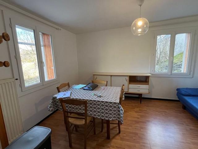 Location appartement, 41 m² T 2 à Saint Étienne du Valdonnez, 370 €