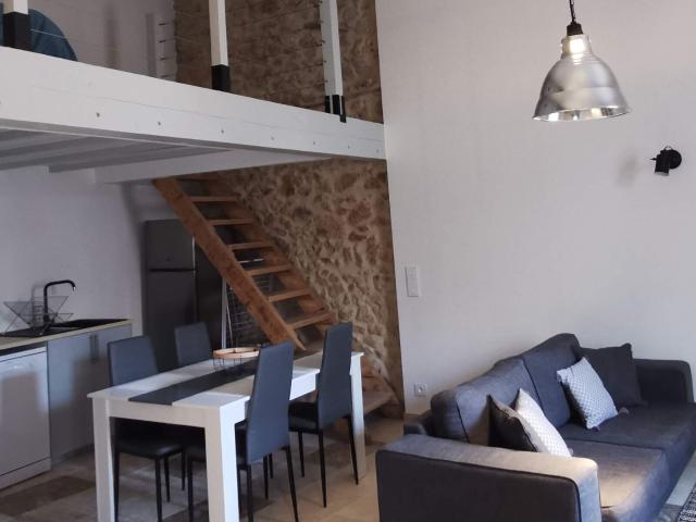 Location appartement, 42.16 m² T 1 à Régusse, 630 €