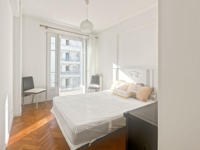Location appartement, 42 m² T 2 à Nice, 950 €