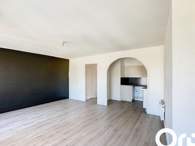 Location appartement, 47 m² T 2 à Saint Flour, 450 €