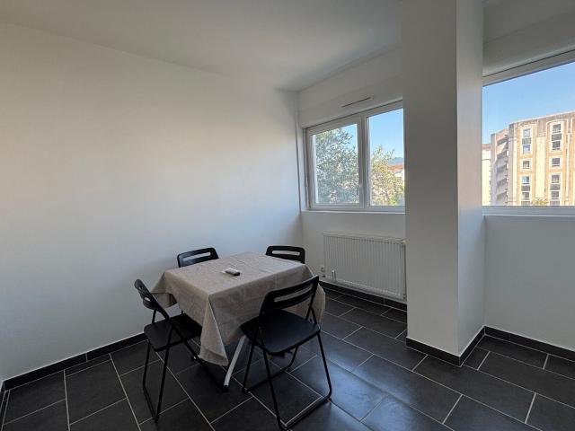 Location appartement, 44.89 m² T 2 à Gaillard, 1 450 €