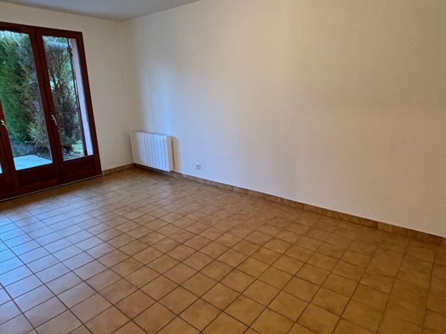 Location appartement, 45.85 m² T 2 à Gex, 1 290 €