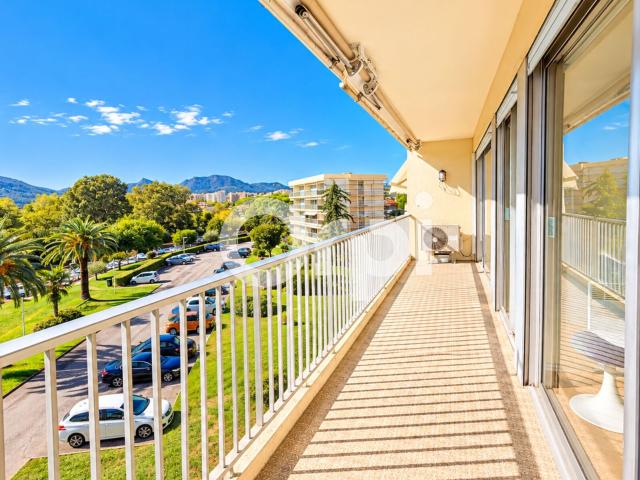 Location appartement, 45.03 m² T 2 à Mandelieu la Napoule, 950 €