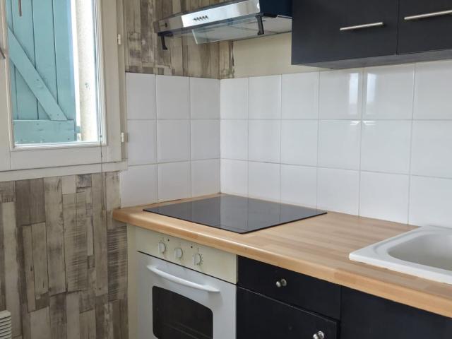 Location appartement, 45 m² T 2 à Saint Sardos, 495 €