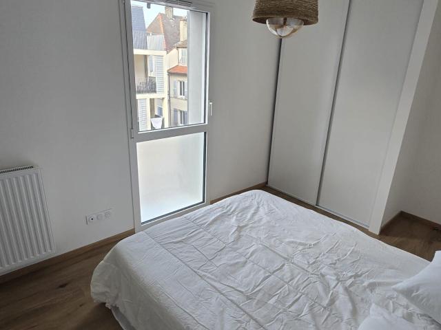 Location appartement, 48.8 m² T 2 à Pau, 750 €