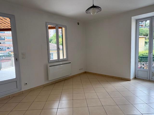 Location appartement, 49.85 m² T 3 à L'Escarène, 950 €