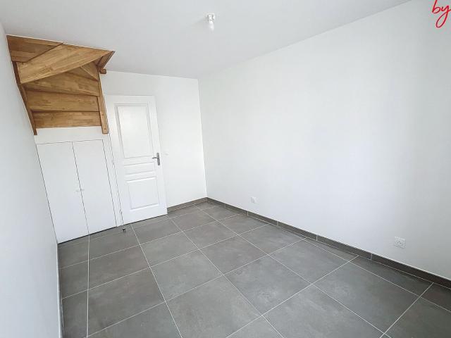Location appartement, 49.97 m² T 3 à Oinville sur Montcient, 950 €