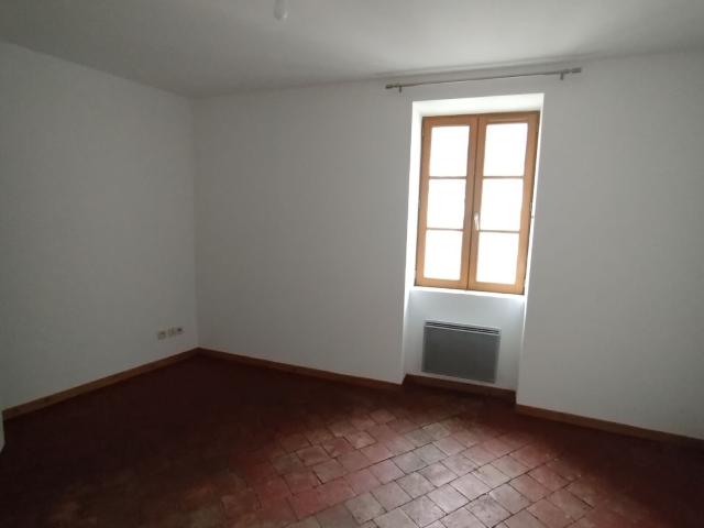 Location appartement, 49 m² T 2 à Largentière, 480 €