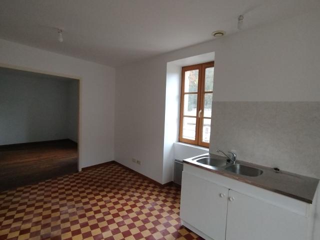 Location appartement, 49 m² T 2 à Largentière, 480 €