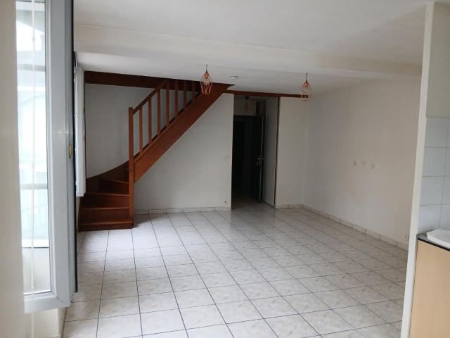 Location appartement 4 pièces 56 m² à Bourgoin Jallieu 38300
