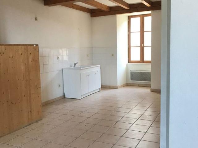 Location Appartement 4 pièces 59m² LES VANS 07140